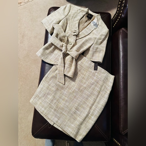 The Limited Skirt Set - Picture 6 of 6